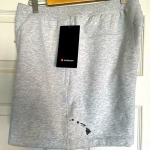 Lululemon Grey Steady State 5in length shorts. Hawaiian logo left side.